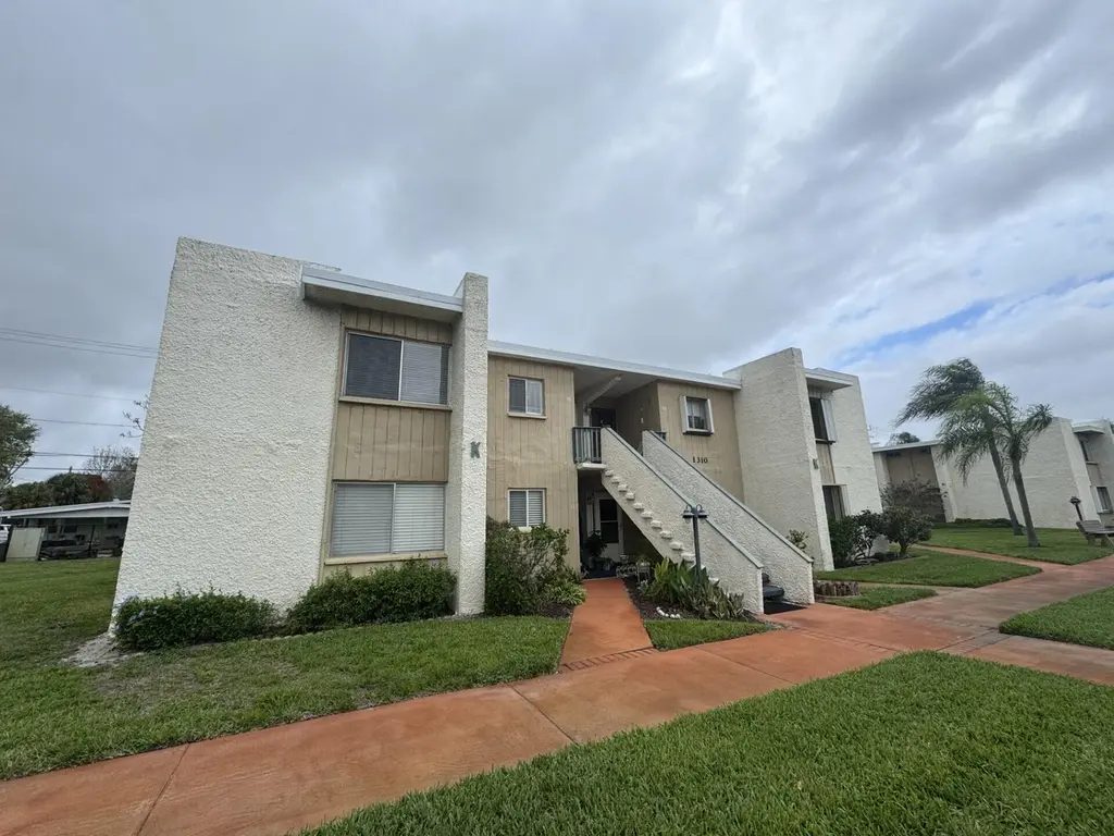 1310 NE 14th Ct Apt K19