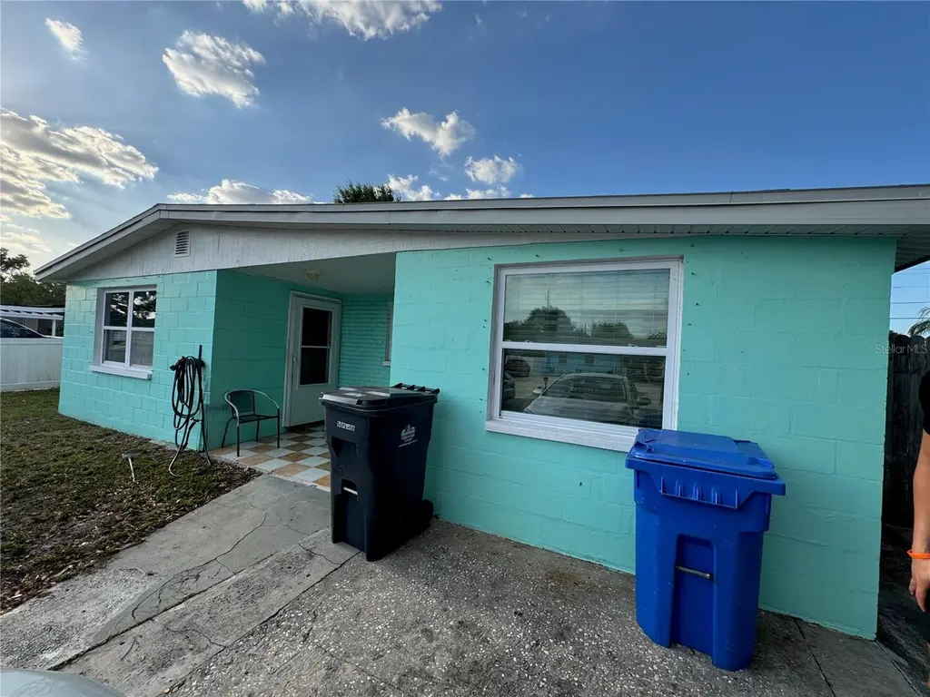 4533 W Fern St