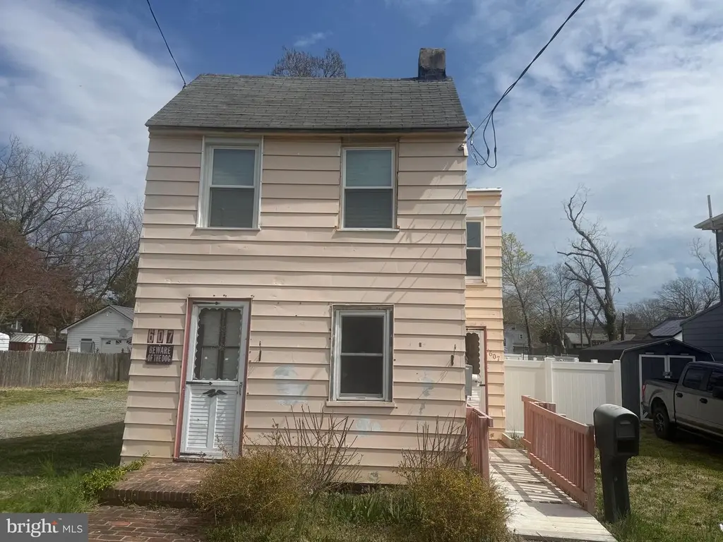 607 S 2nd St
