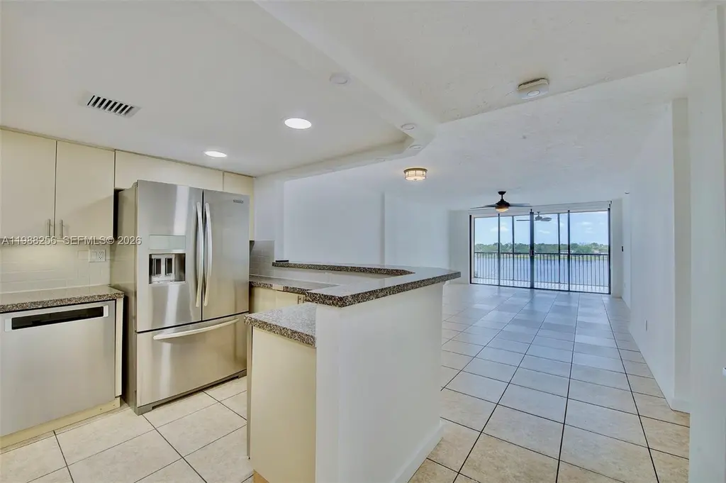 20850 San Simeon Way Unit 506-5