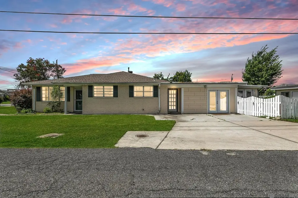 900 Keller Ave