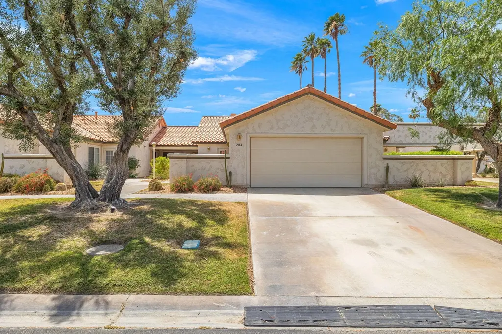 203 Desert Falls Dr E