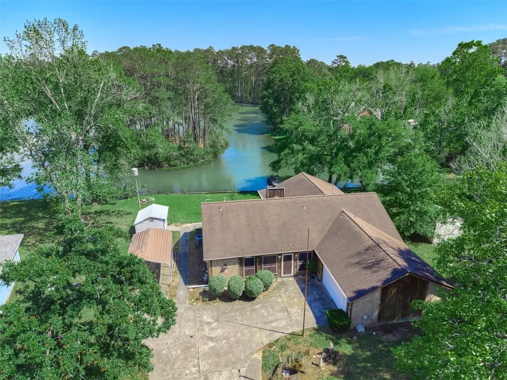 8805 Lakeshore Dr
