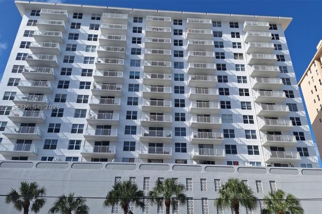 427 Golden Isles Dr Unit 5H