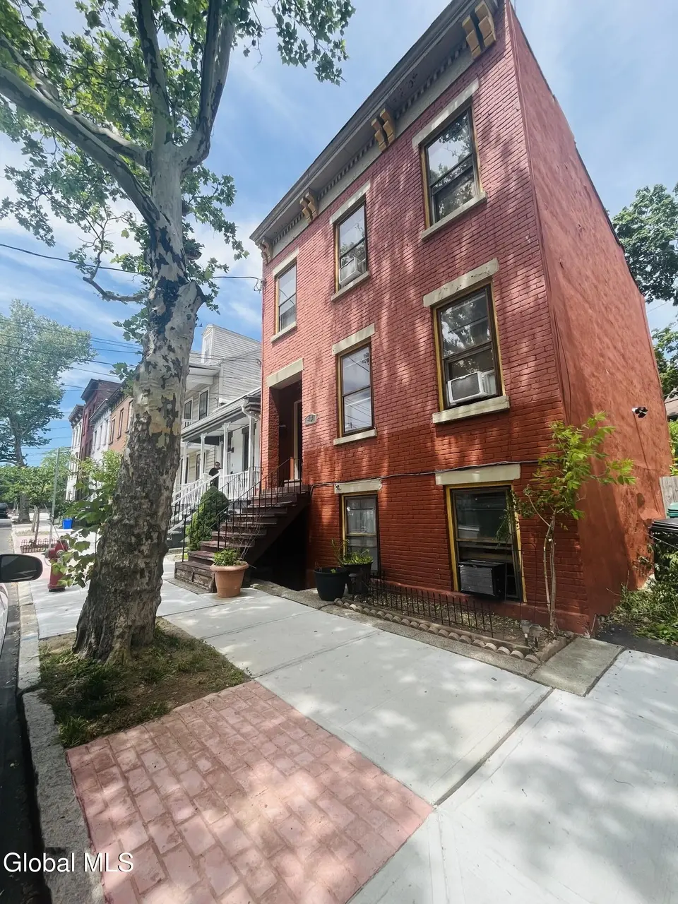 43 Myrtle Ave