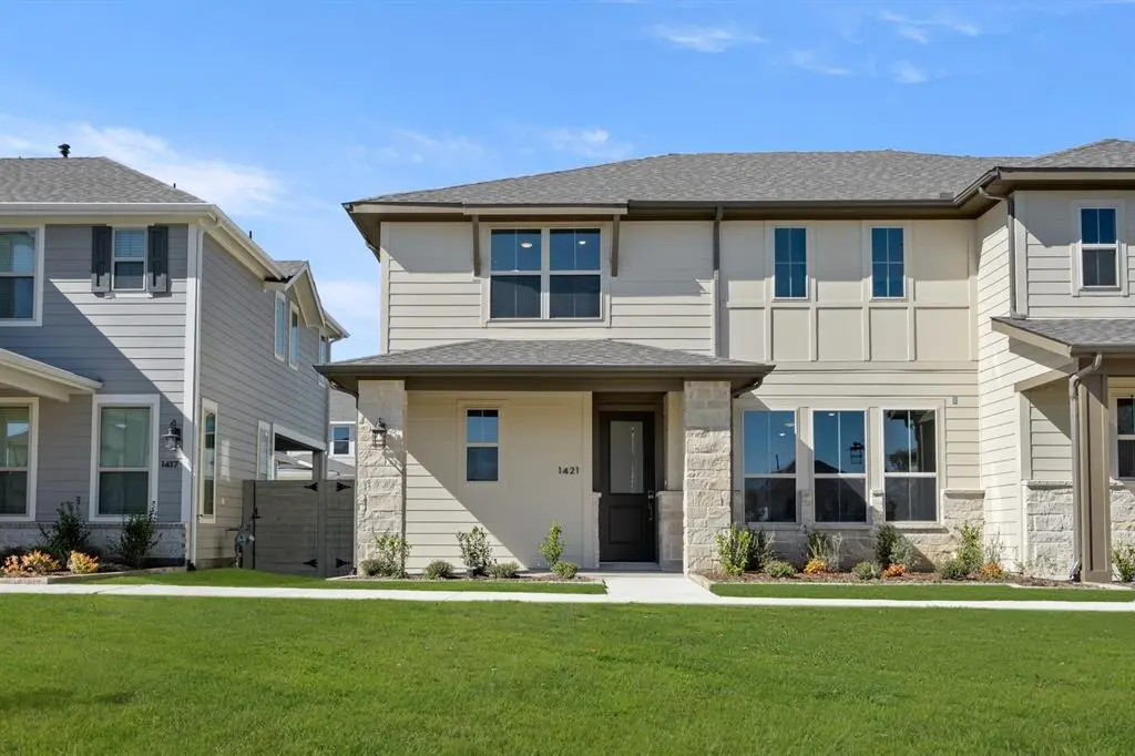 1421 Laurel