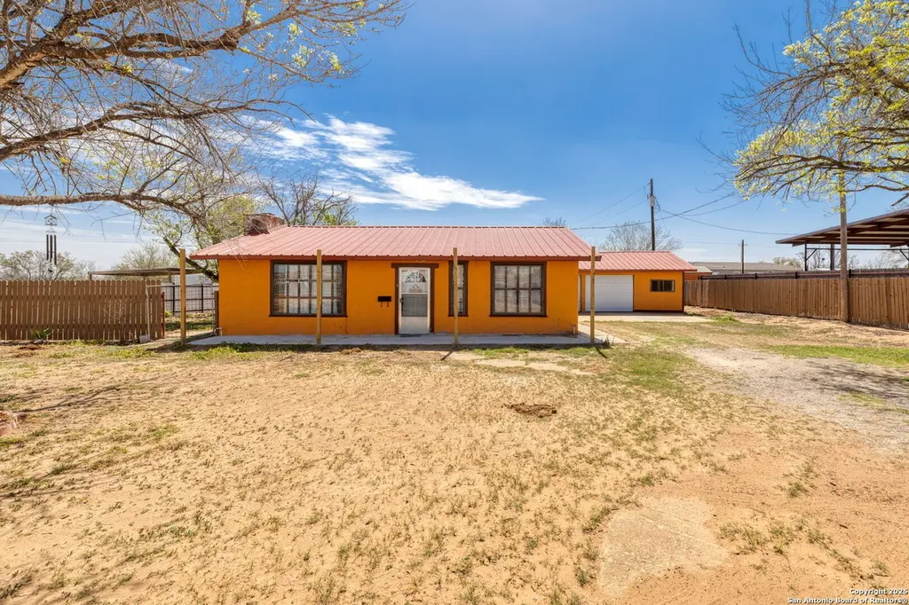 13934 N Interstate 35