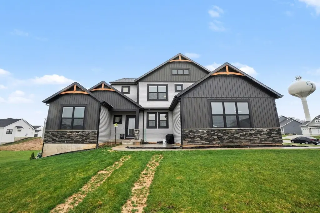 3338 Eagle Peak Dr