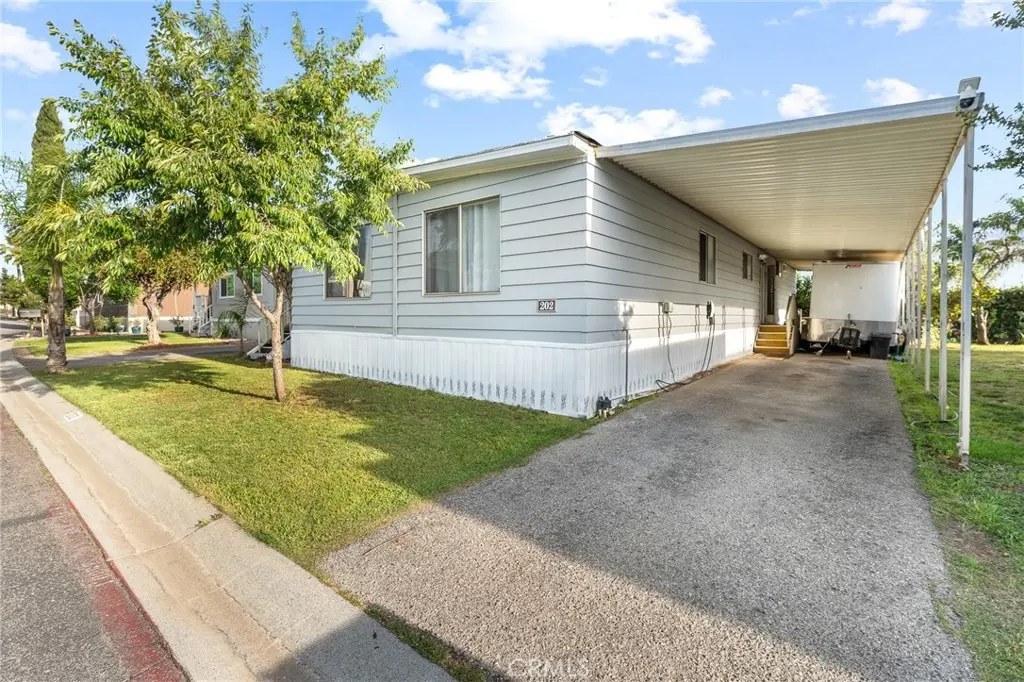 1425 Cherry Ave #202