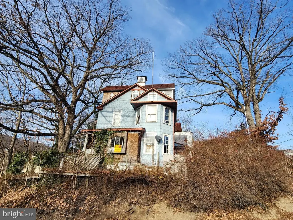 123 Jamesson Ave