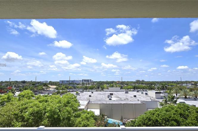 2775 NE 187th St #506