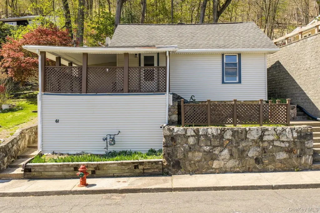 61 Kleitz Ave
