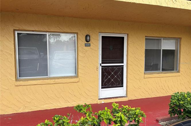 400 EL Camino Dr #114