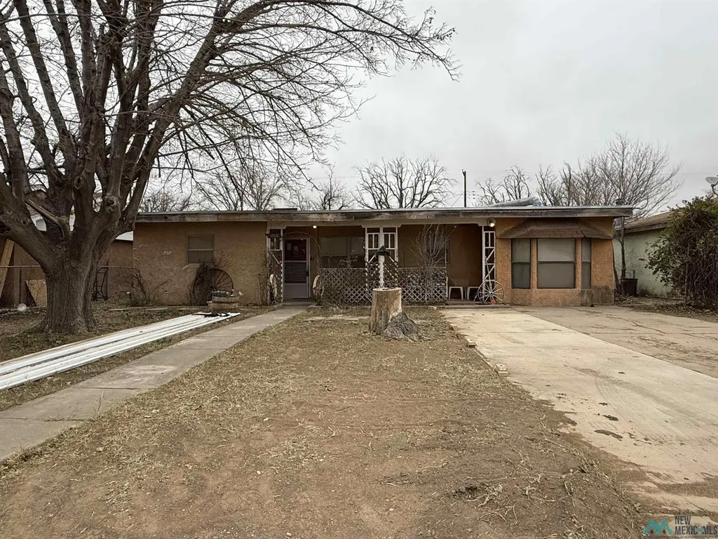 1504 W Hank Ave