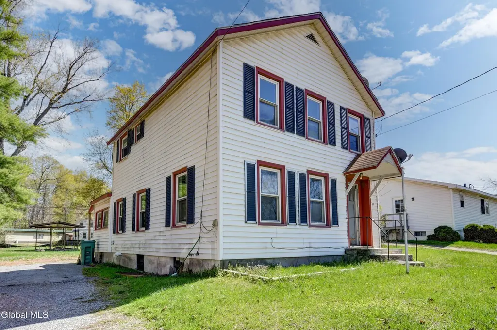 18 W Main St