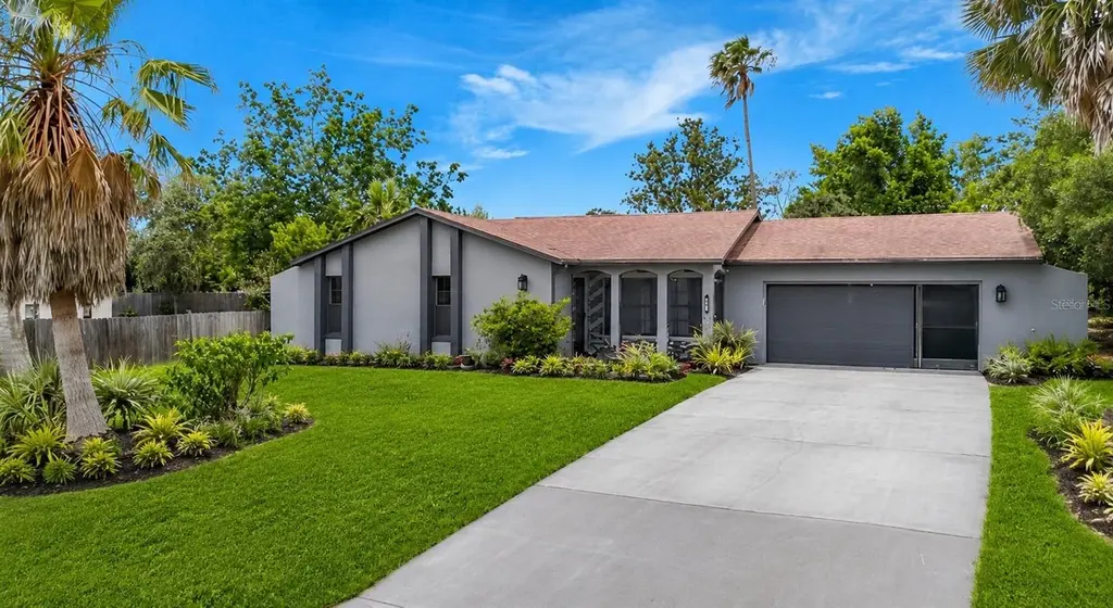6391 Curtiss Ln