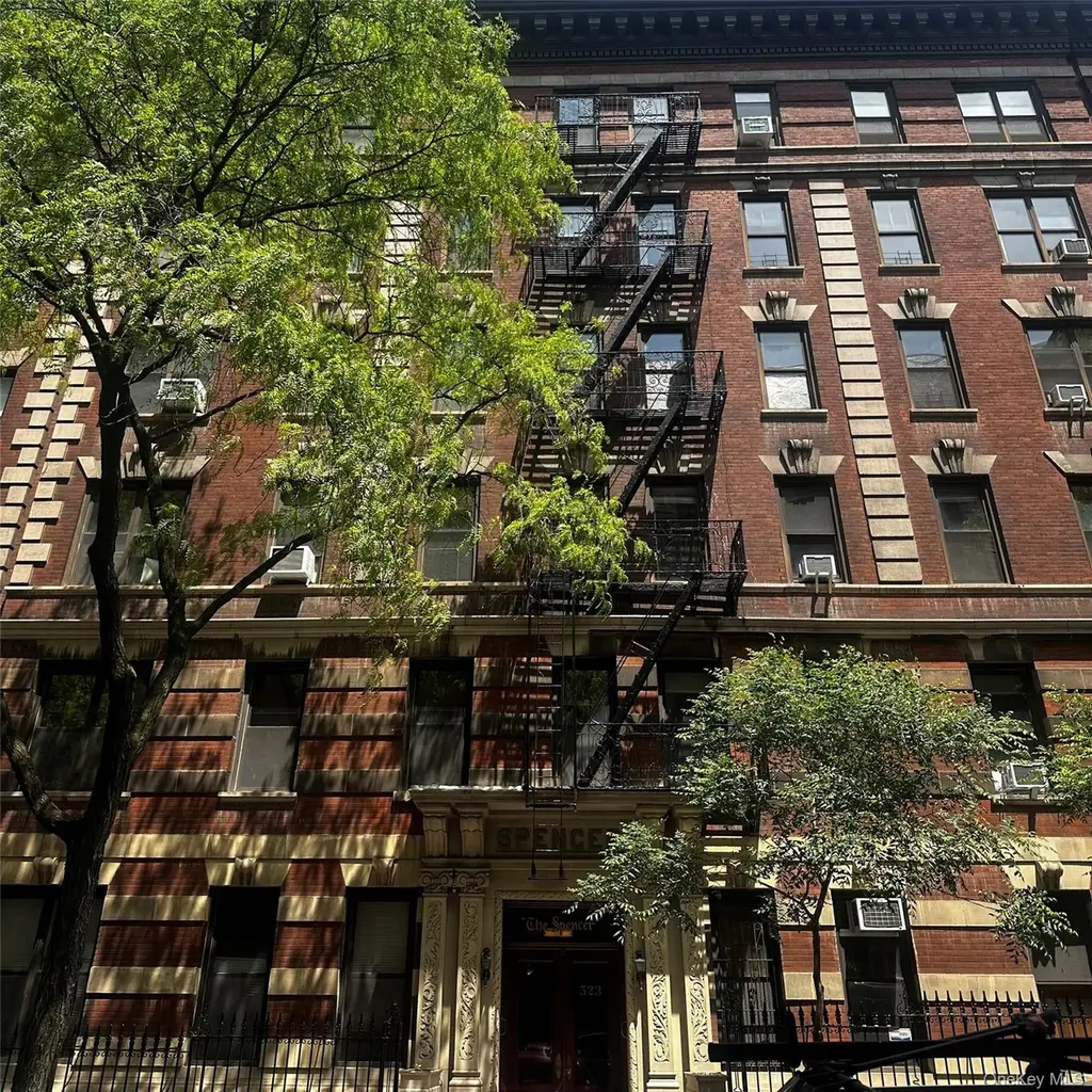 523 W 121 St #22