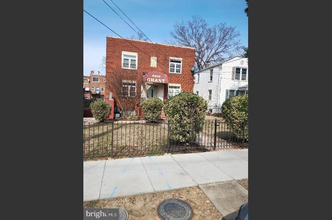 4202 Grant St NE #202