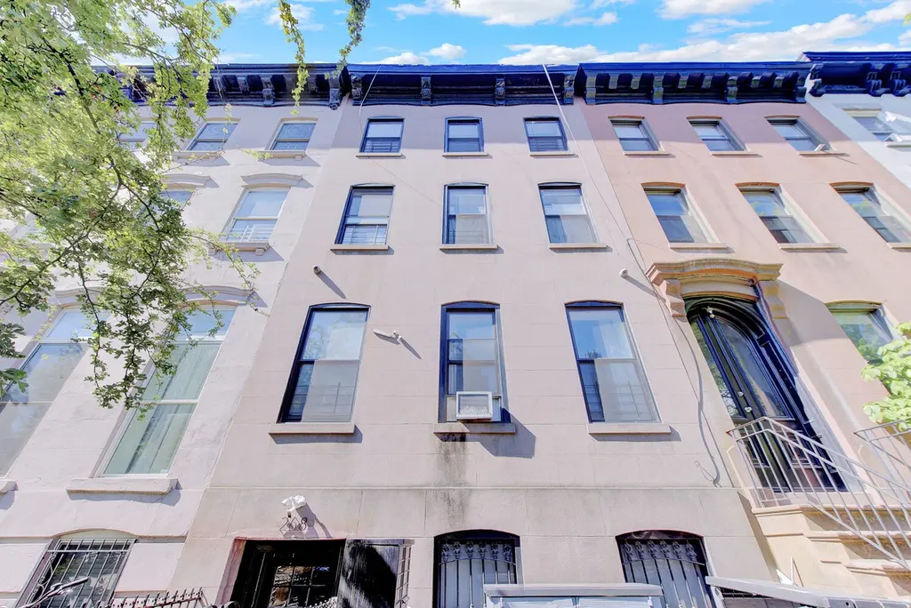 268 Dean St