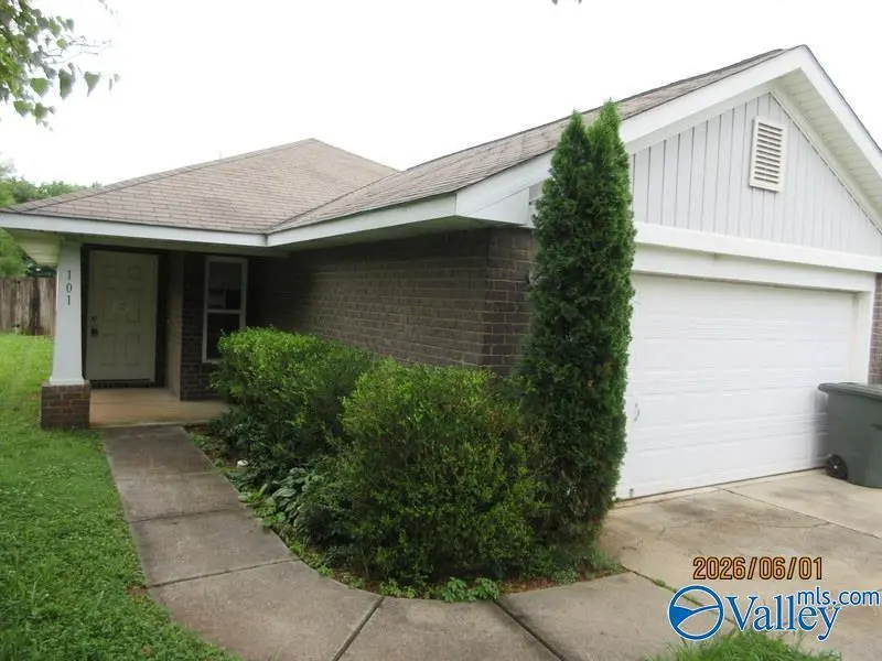 101 Valleyside Dr NE