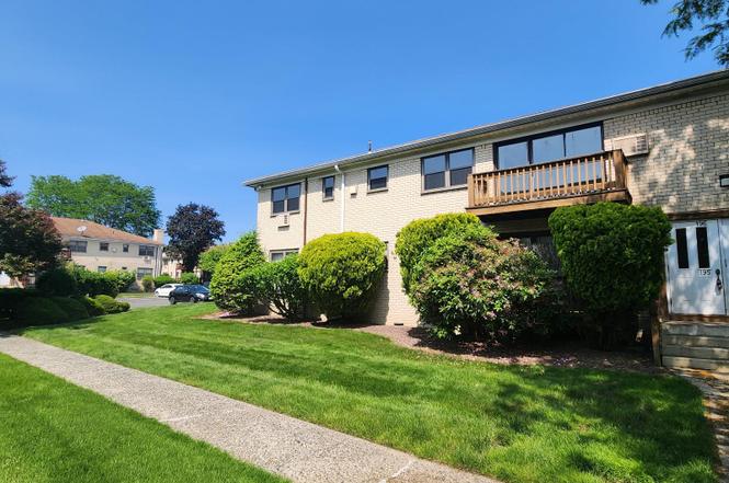 196 Sneden Pl #196