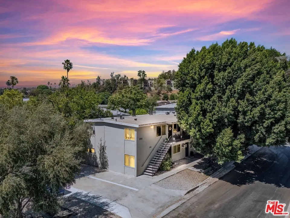 5745 Arroyo Dr