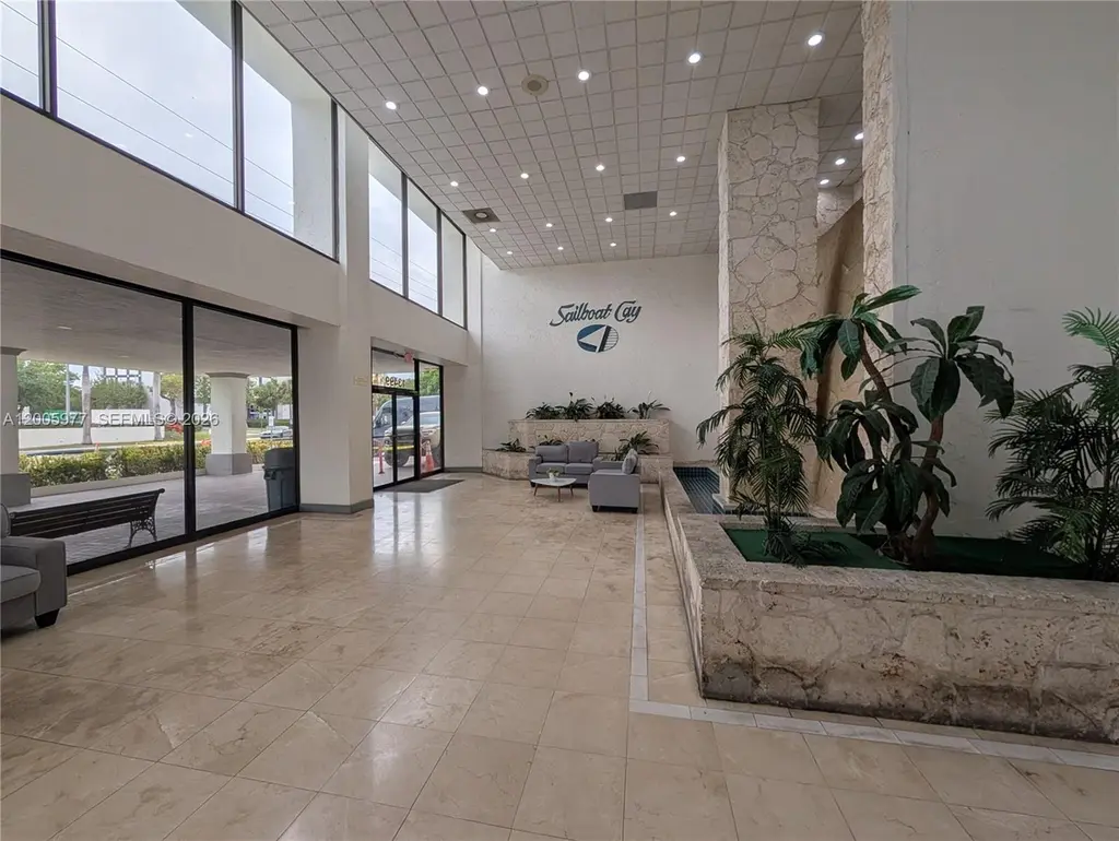 13499 Biscayne Blvd #809