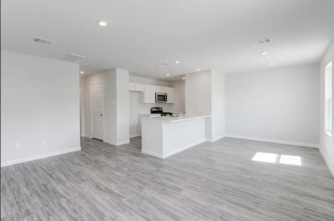 213 Polasek Dr