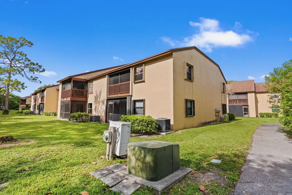 402 Lakeview Dr E