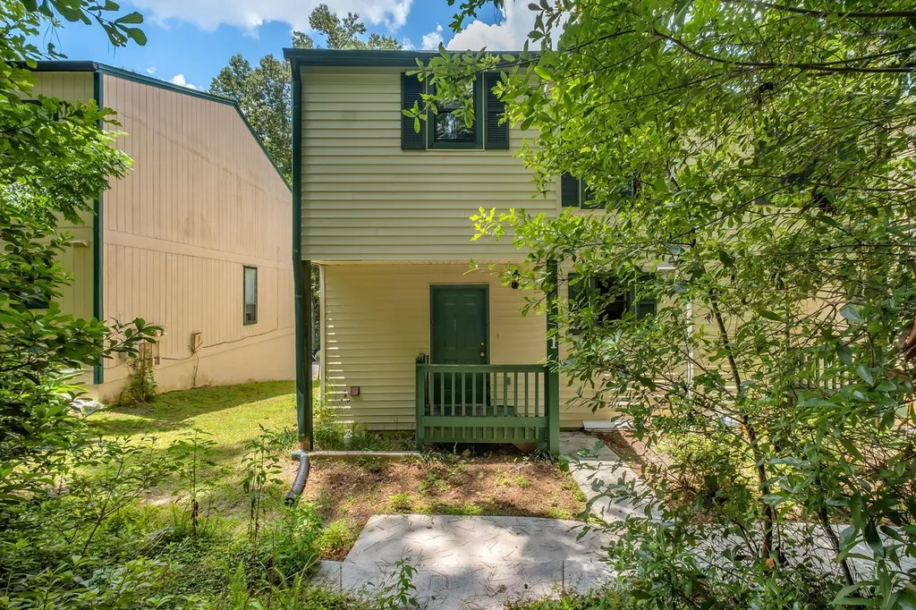 1208 Cross Creek Way #1