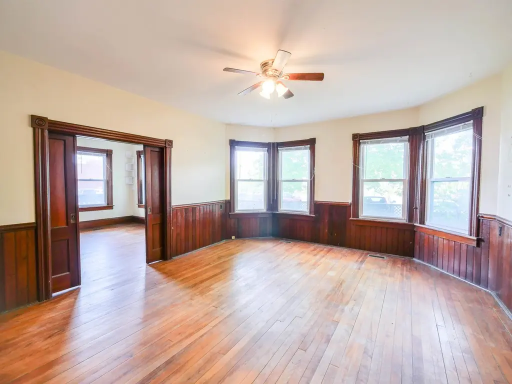 6 Tuttle St