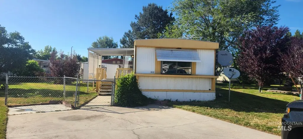 700 E Fairview #138