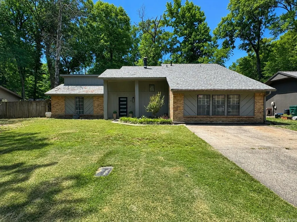 15 Fernwood Dr