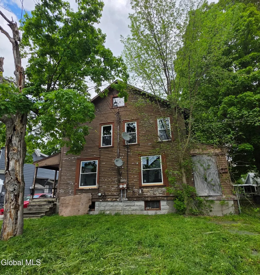 12-14 Lincoln St