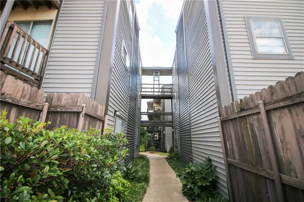 2301 Edenborn Ave #307