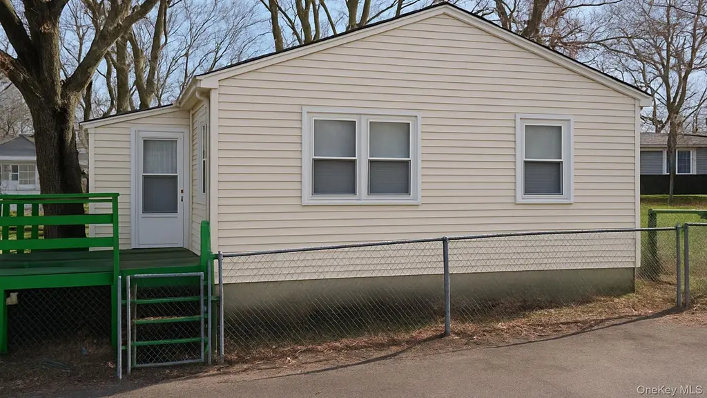 56 Woodcliff Trl
