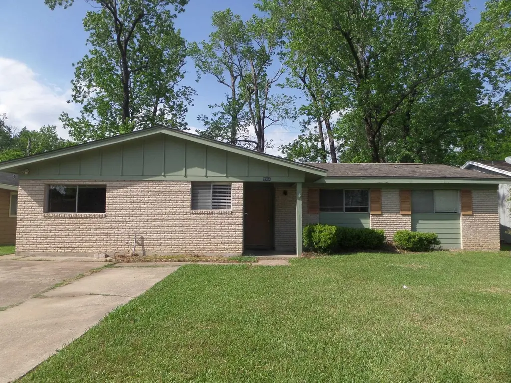 3964 Bristol Dr