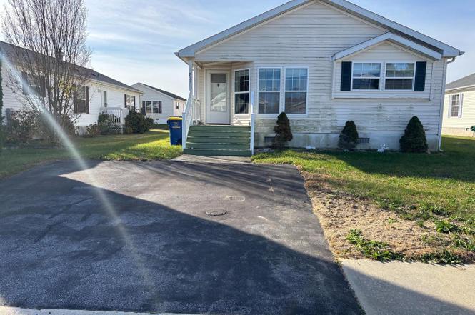 825 Stella St #117