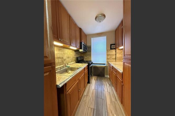 2209 Knapp St Unit 5H