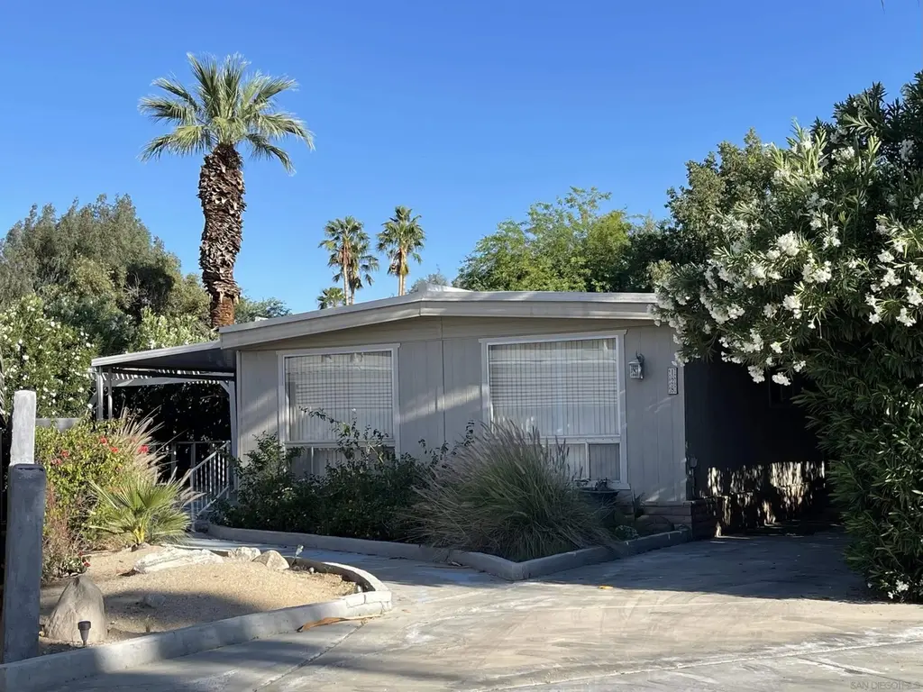 1010 Palm Canyon Dr #128