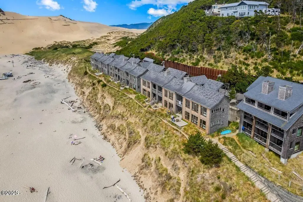 33000 Cape Kiwanda Dr. Unit 13 Unit weeks 37,38,43