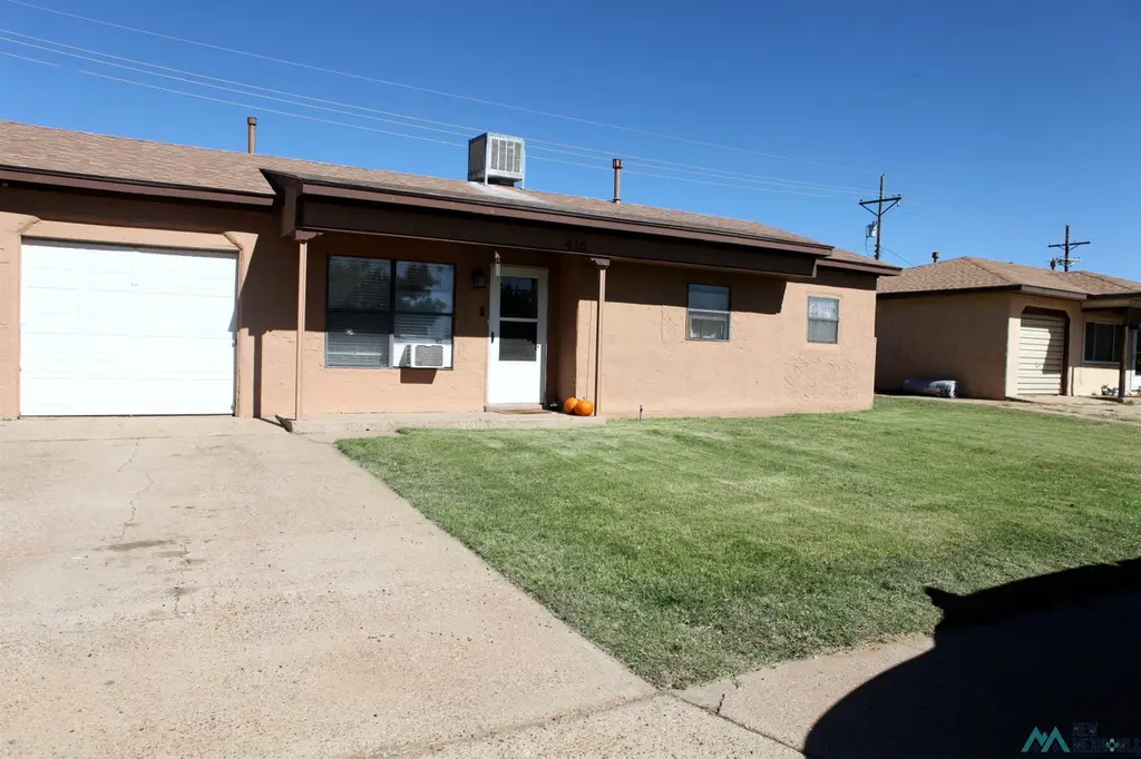 416 W Tierra Blanca Rd