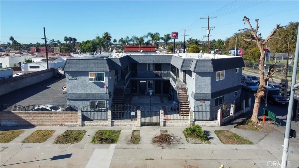 2204 W Slauson
