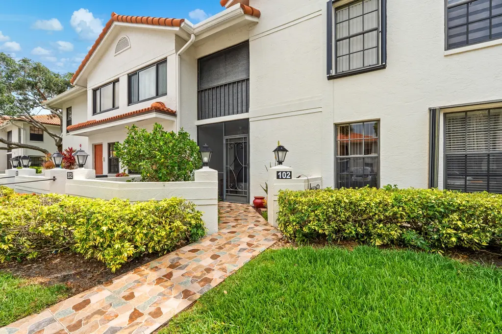 9728 Sills Dr E #102