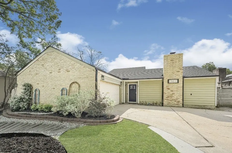15819 Seven Springs Dr