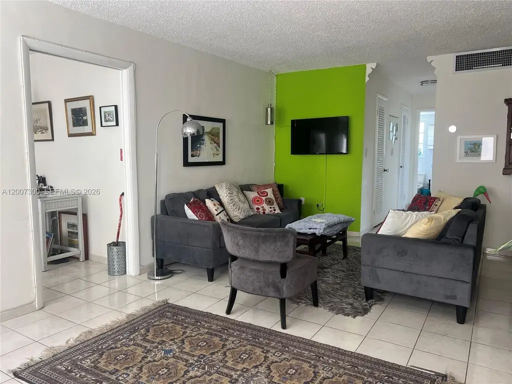 1820 James Ave Unit 4E