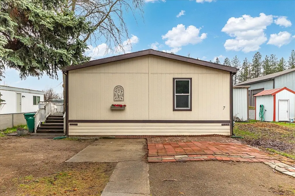 3925 E Farwell Rd #7
