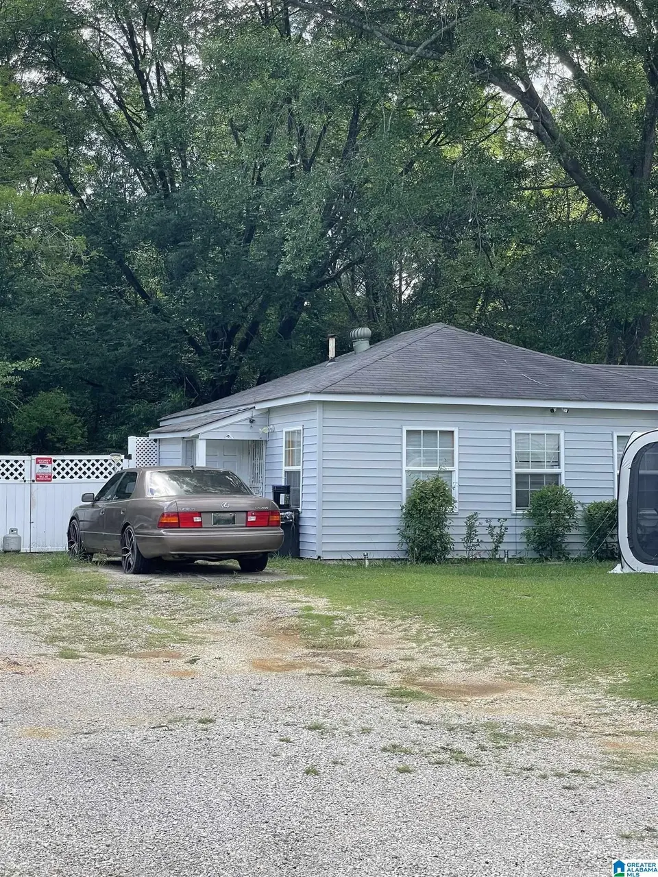 121 Houston Dr