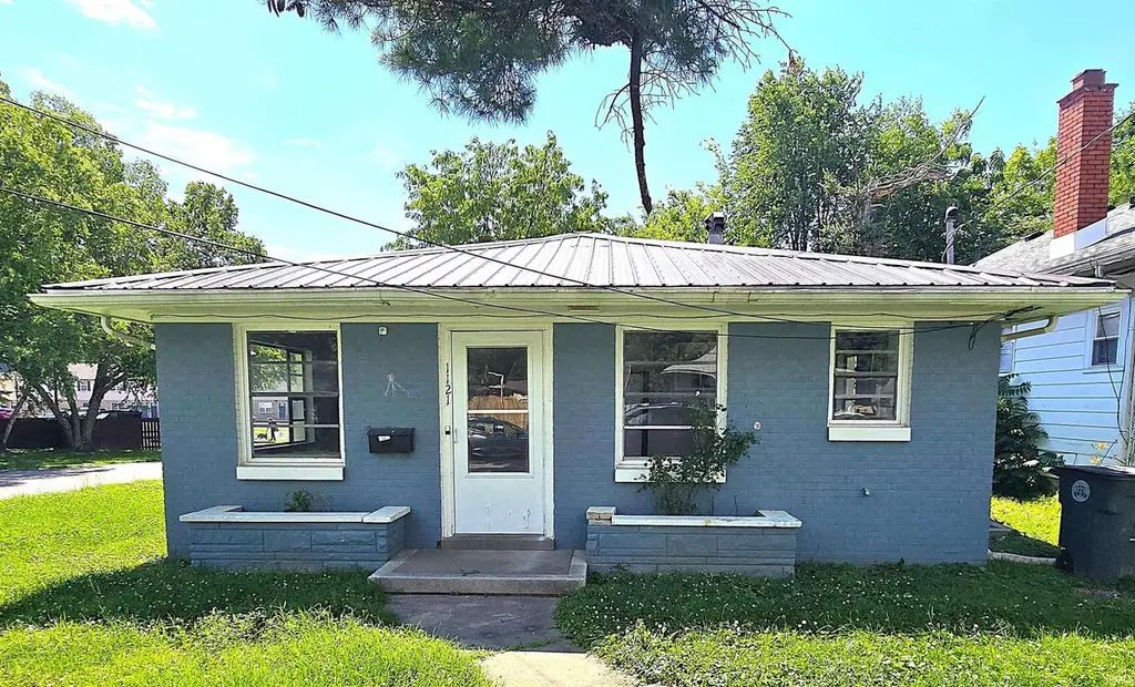 1121 S Dexter Ave