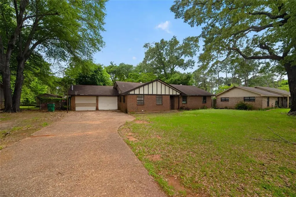 206 Clover Ln